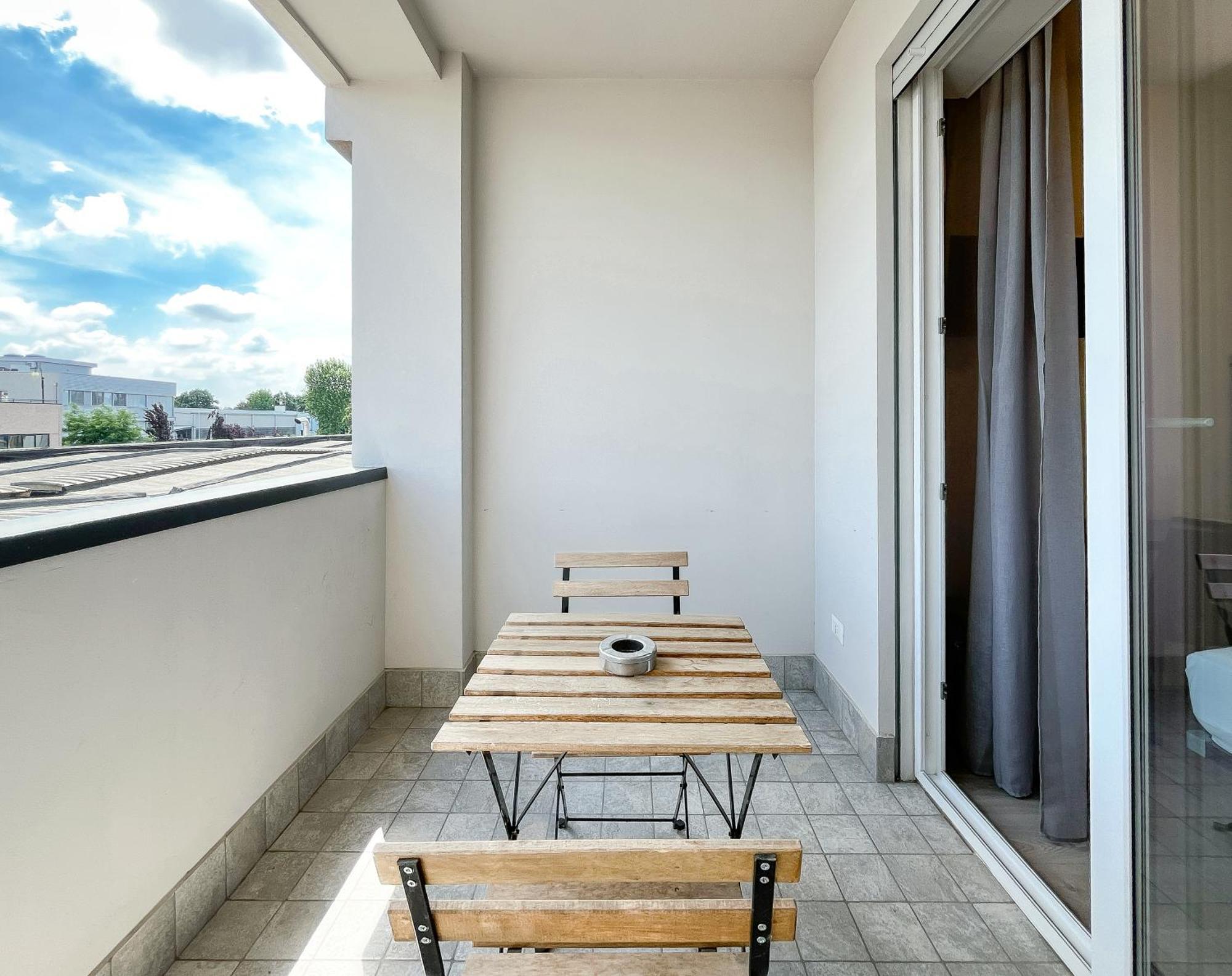 Rrrapido Colorful Rooms - Assago อาซซาโก ภายนอก รูปภาพ